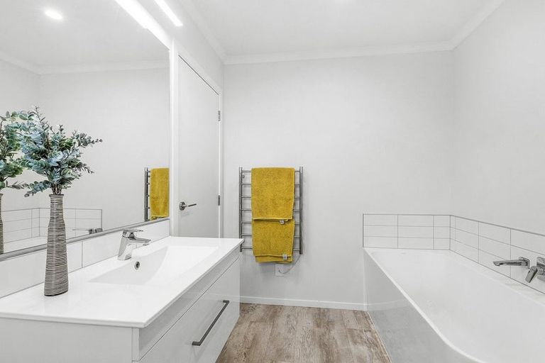 Photo of property in 1b Breakwater Way, Whitby, Porirua, 5024