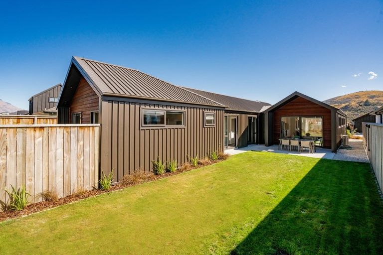 Photo of property in 12 Wheat Street, Jacks Point, Queenstown, 9371
