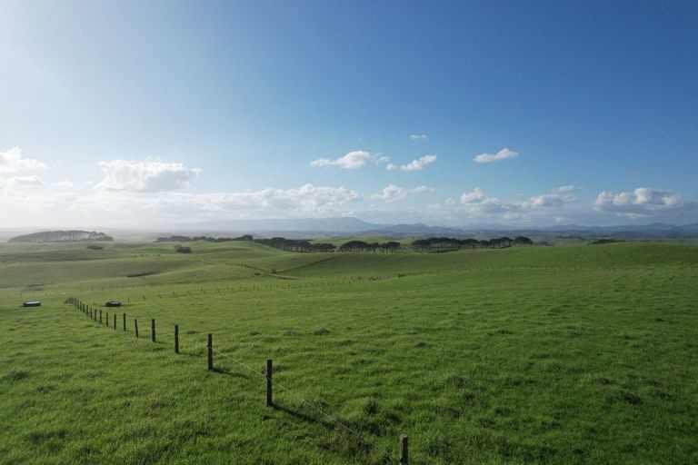Photo of property in 177 Rehutai Road, Baylys Beach, 0377