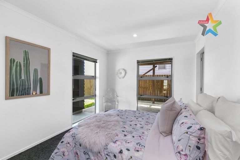 Photo of property in 17 Cresswell Place, Johnsonville, Wellington, 6037