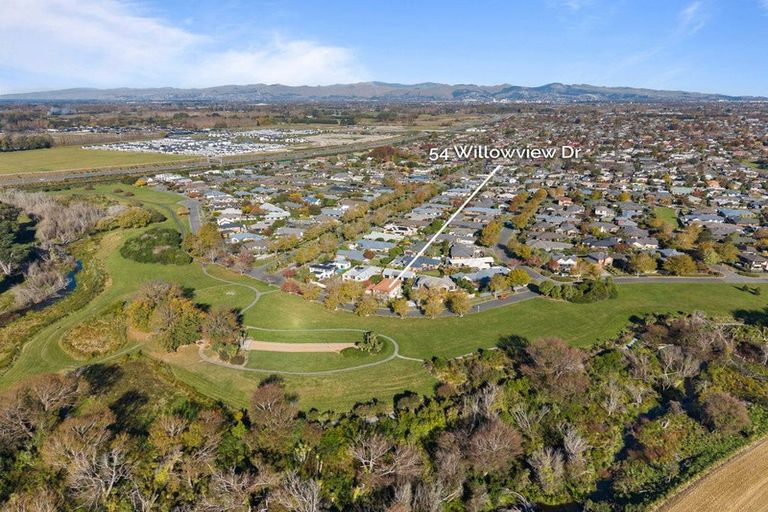 Photo of property in 54 Willowview Drive, Redwood, Christchurch, 8051