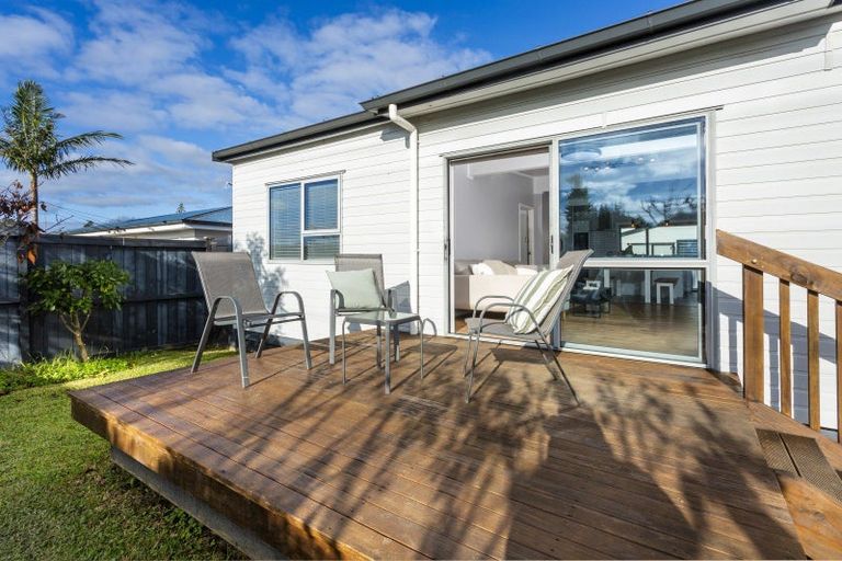 Photo of property in 2/7 Eskdale Road, Birkdale, Auckland, 0626