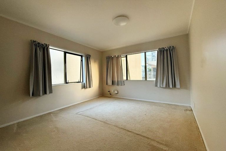 Photo of property in The Haven, 22/120 Beach Haven Road, Beach Haven, Auckland, 0626
