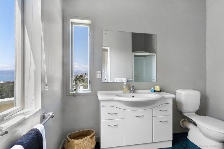 Photo of property in 53 Harbour View Road, Northland, Wellington, 6012