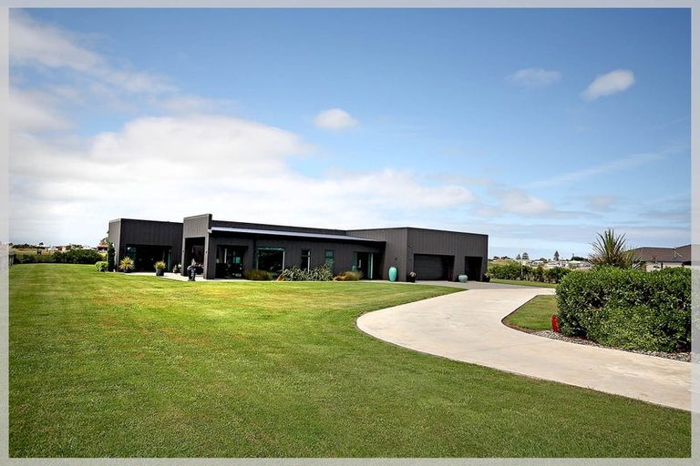 Photo of property in 16 Carex Grove, Foxton Beach, Foxton, 4815