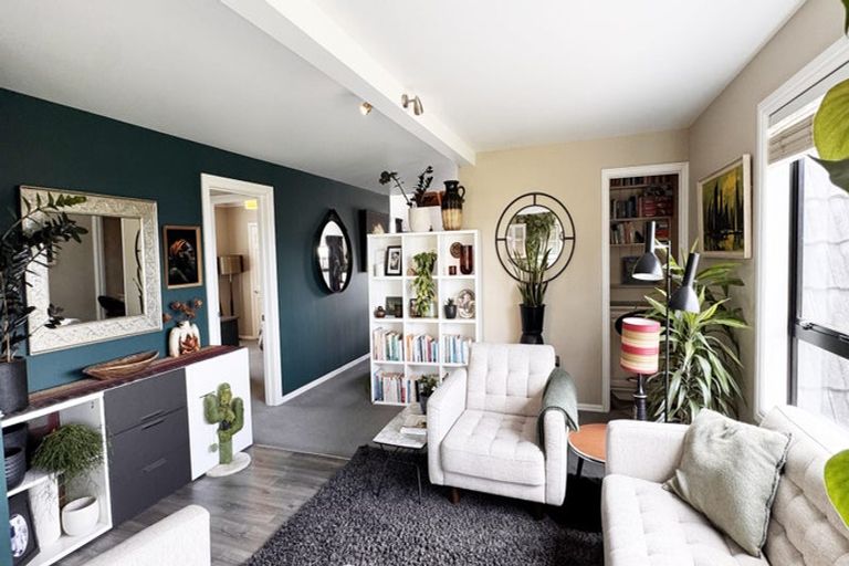 Photo of property in 131 Chelsea View Drive, Chatswood, Auckland, 0626