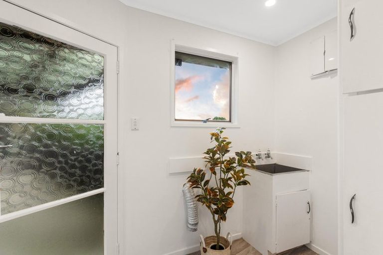 Photo of property in 15 Vina Place, Massey, Auckland, 0614