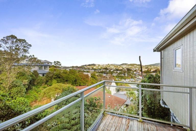 Photo of property in 7a Shortland Street, Khandallah, Wellington, 6035