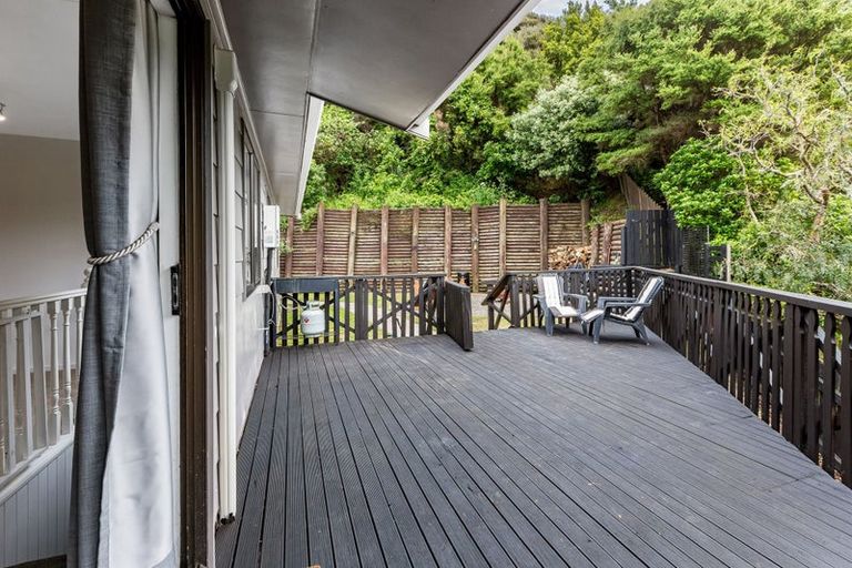 Photo of property in 35 Omapere Street, Whitby, Porirua, 5024