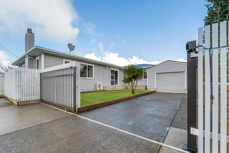 Photo of property in 13e York Crescent, Westown, New Plymouth, 4310
