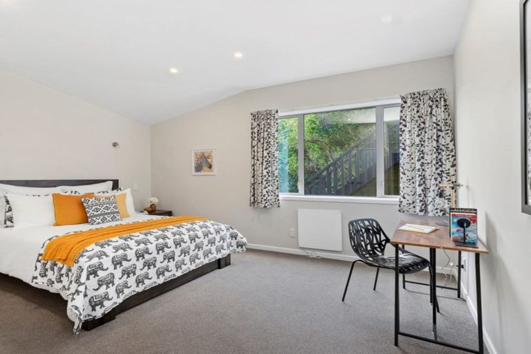 Photo of property in 9 Inverell Way, Seatoun, Wellington, 6022