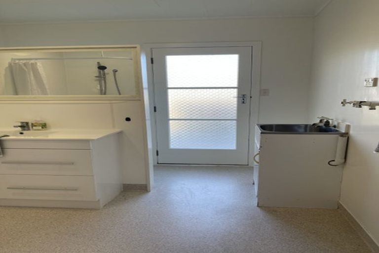 Photo of property in 40-40a Hamblyn Street, Strandon, New Plymouth, 4312