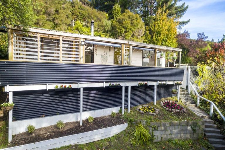 Photo of property in 33 Fraser Street, Wainuiomata, Lower Hutt, 5014