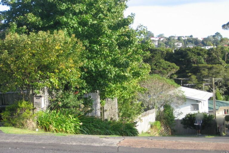 Photo of property in 28 Pupuke Road, Hillcrest, Auckland, 0627