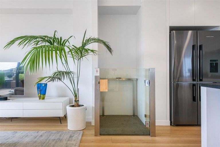 Photo of property in 14 Moki Place, Long Bay, Auckland, 0630