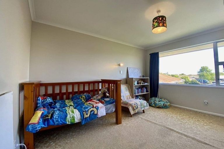 Photo of property in 15 Chilton Drive, Mairehau, Christchurch, 8052