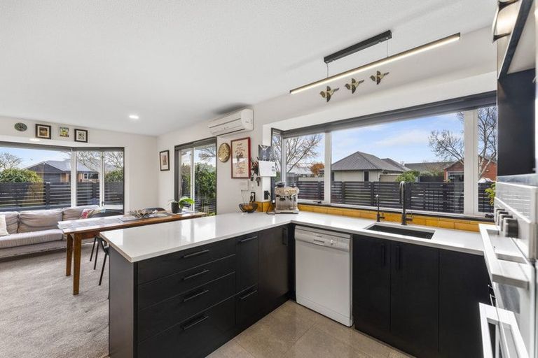 Photo of property in 23 Althorp Place, Avonhead, Christchurch, 8042