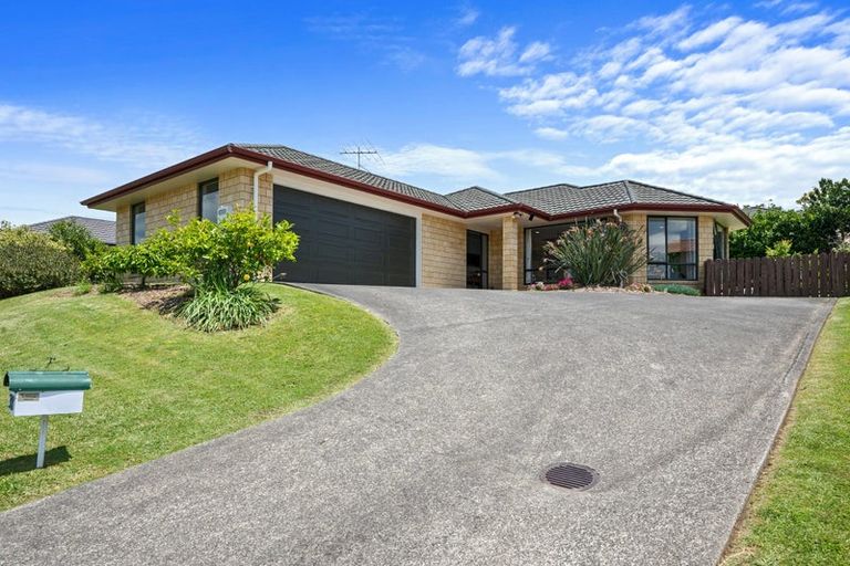 Photo of property in 38 Cabeleigh Drive, Helensville, 0800