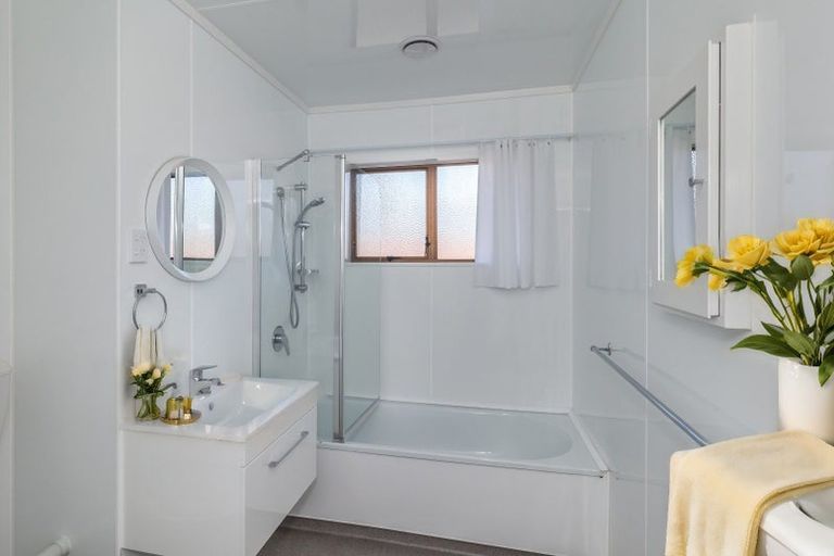 Photo of property in 72 Hokio Beach Road, Levin, 5510