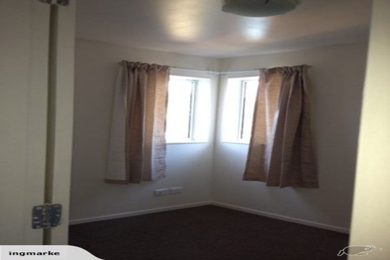 Photo of property in 12 Kopiko Way, Brooklyn, Wellington, 6021