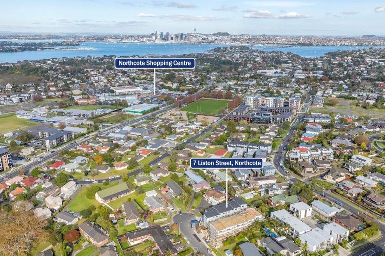 Photo of property in 7c Liston Street, Northcote, Auckland, 0627