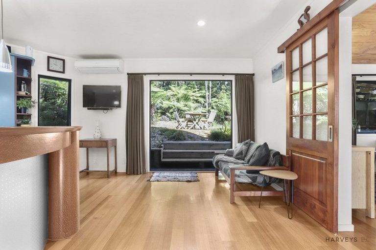 Photo of property in 25 Longfellow Parade, Glen Eden, Auckland, 0604