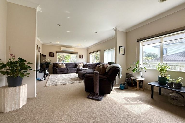 Photo of property in 211 Westchester Drive, Churton Park, Wellington, 6037