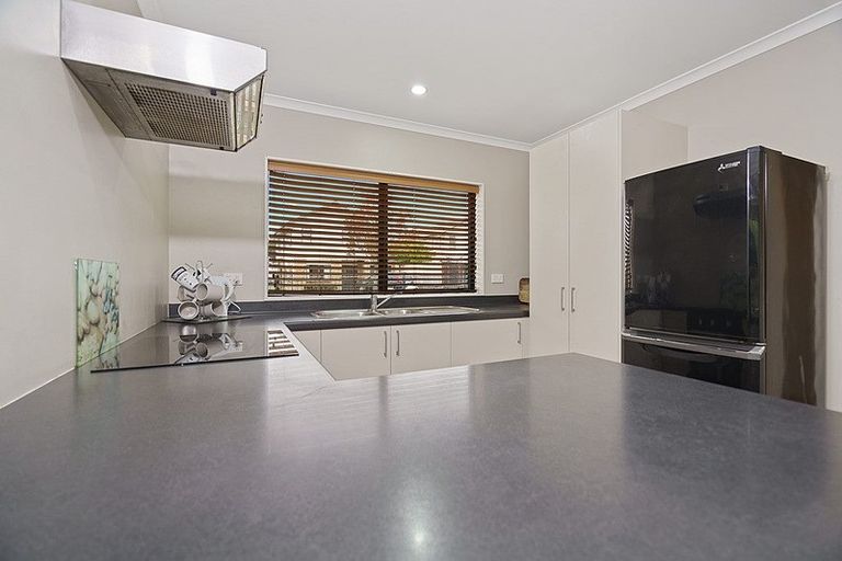 Photo of property in 19 Titch Place, Glen Eden, Auckland, 0602