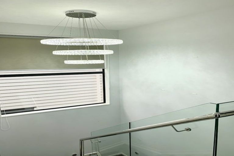 Photo of property in 8 Pihoihoi Place, Hobsonville, Auckland, 0616