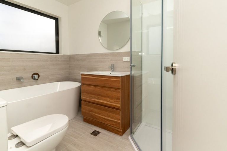 Photo of property in 9/116 Colwill Road, Massey, Auckland, 0614