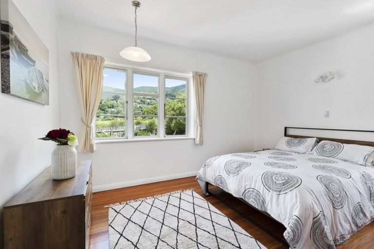 Photo of property in 15 Sunshine Avenue, Karori, Wellington, 6012