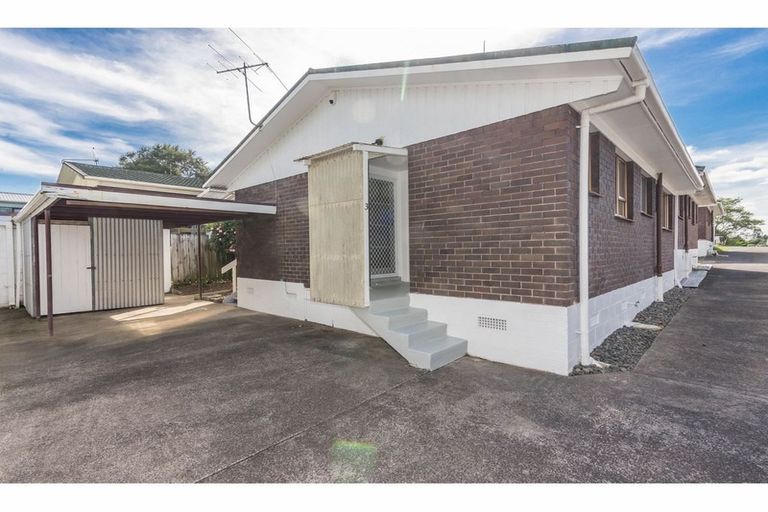 Photo of property in 3/3204 Great North Road, New Lynn, Auckland, 0600