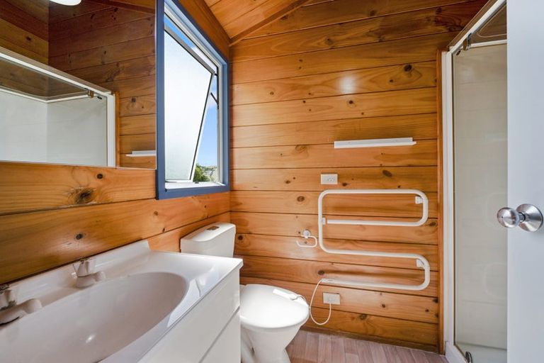 Photo of property in 9 Empressa Heights, Helensville, 0800