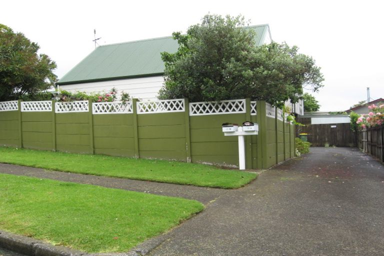 Photo of property in 2/19 Ridgemount Rise, Mangere Bridge, Auckland, 2022