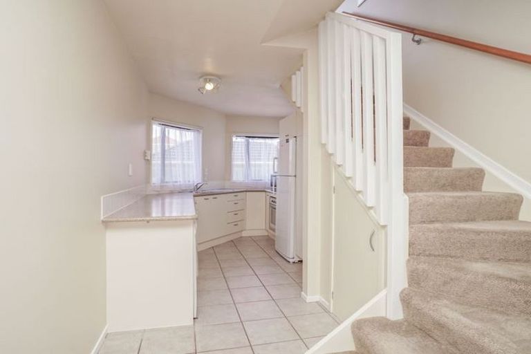 Photo of property in 2/89 Portage Road, New Lynn, Auckland, 0600