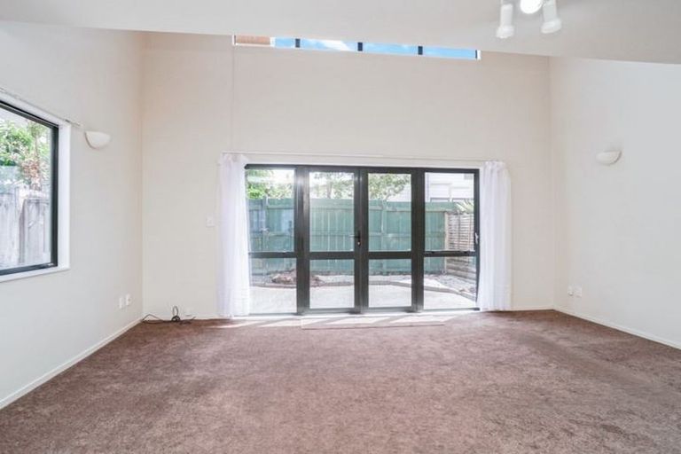 Photo of property in 2/89 Portage Road, New Lynn, Auckland, 0600