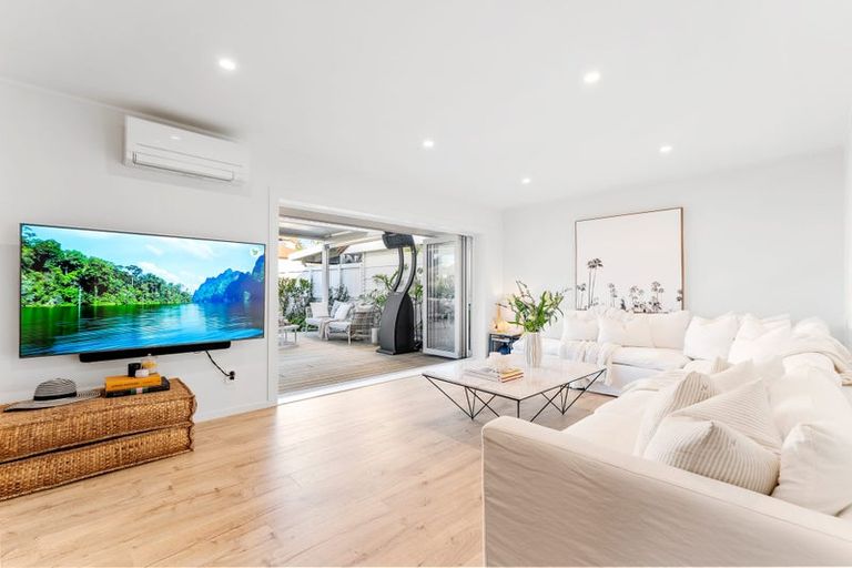 Photo of property in 2/4 Beach Road, Orewa, 0931