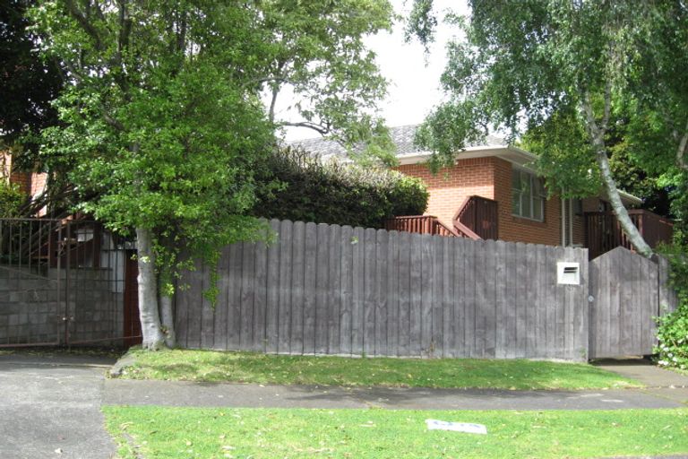 Photo of property in 1 Humphreys Place, Mangere, Auckland, 2022