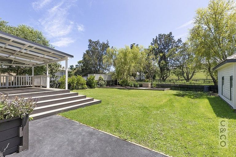 Photo of property in 74 Awaroa Road, Helensville, 0800