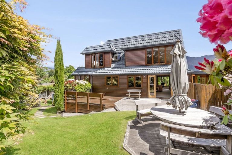 Photo of property in 18 Kowhai Drive, Wanaka, 9305