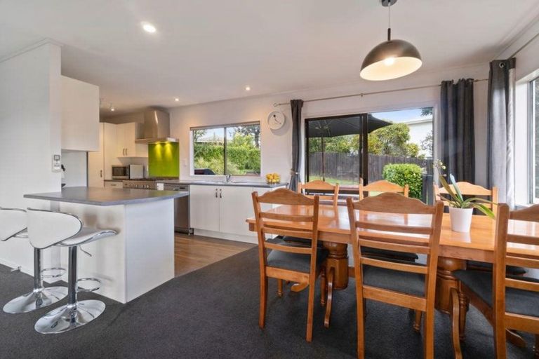 Photo of property in 4 Realm Place, Massey, Auckland, 0614