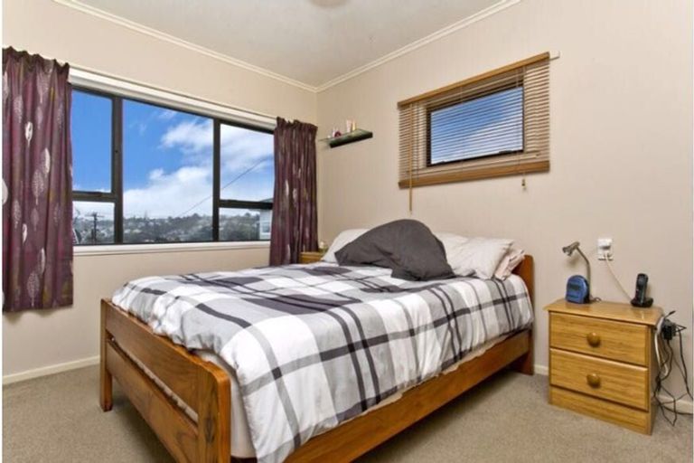 Photo of property in 2/25 Sunnyfield Crescent, Glenfield, Auckland, 0629
