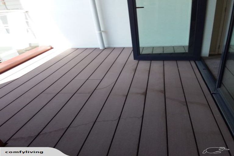 Photo of property in 2/69 Lake Road, Devonport, Auckland, 0624