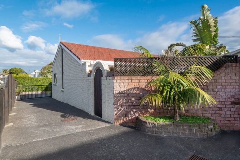Photo of property in 2/20 Wolsley Avenue, Milford, Auckland, 0620