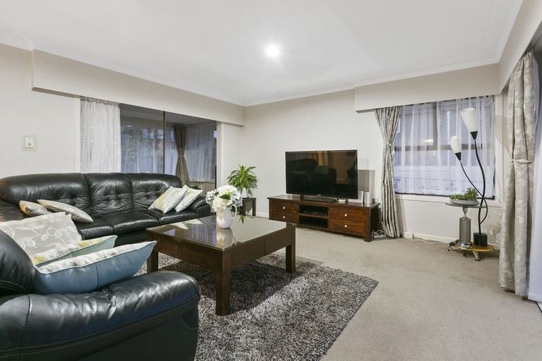 Photo of property in 1/24 Martin Crescent, Northcote, Auckland, 0627