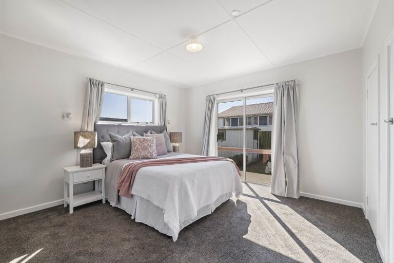 Photo of property in 94 Omata Road, Marfell, New Plymouth, 4310