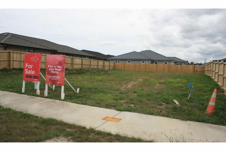 Photo of property in 11 Papa Orchard Drive, Kumeu, 0810