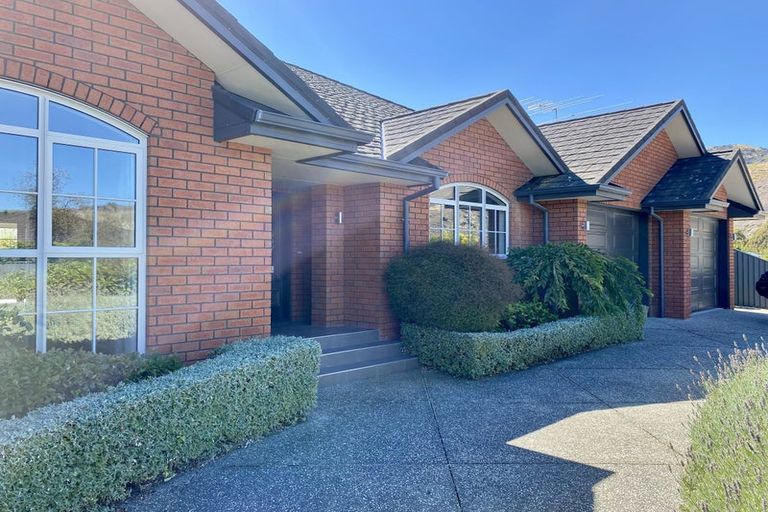Photo of property in 2 Robertson Court, Cromwell, 9310
