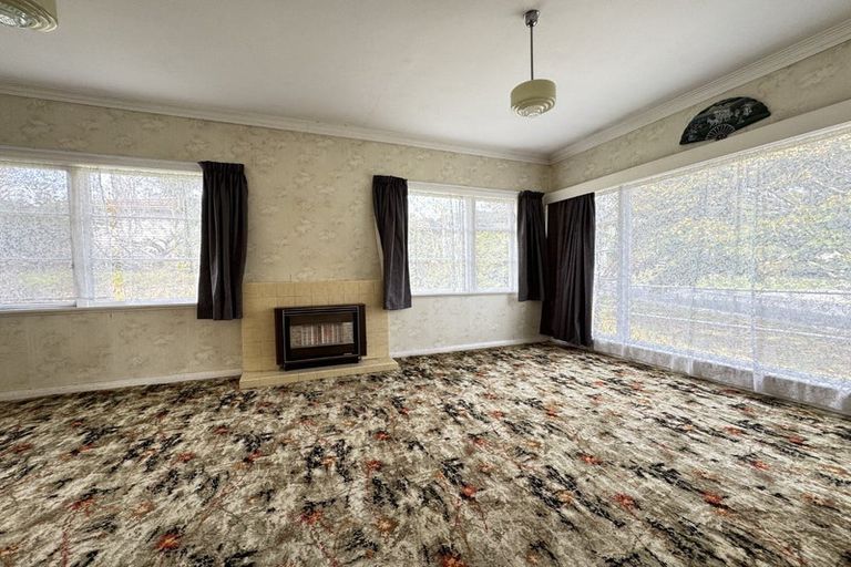 Photo of property in 17 Raroa Terrace, Tawa, Wellington, 5028
