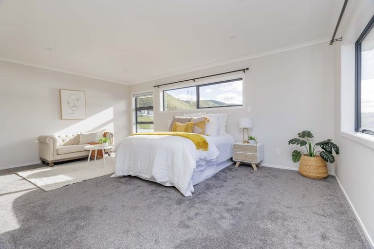 Photo of property in 142 Amesbury Drive, Churton Park, Wellington, 6037